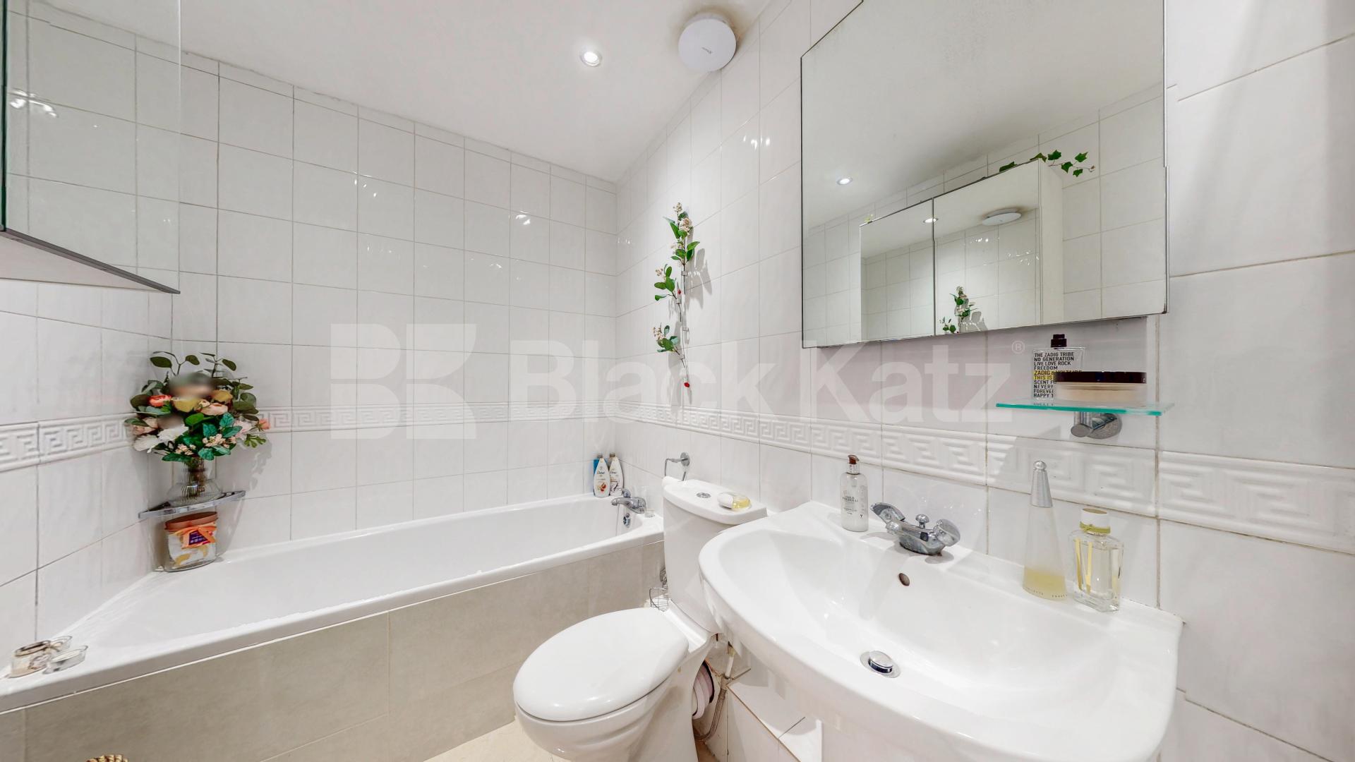 Spacious one bed with access to a garden mins to tube & shops Sutherland Avenue, Maida Vale